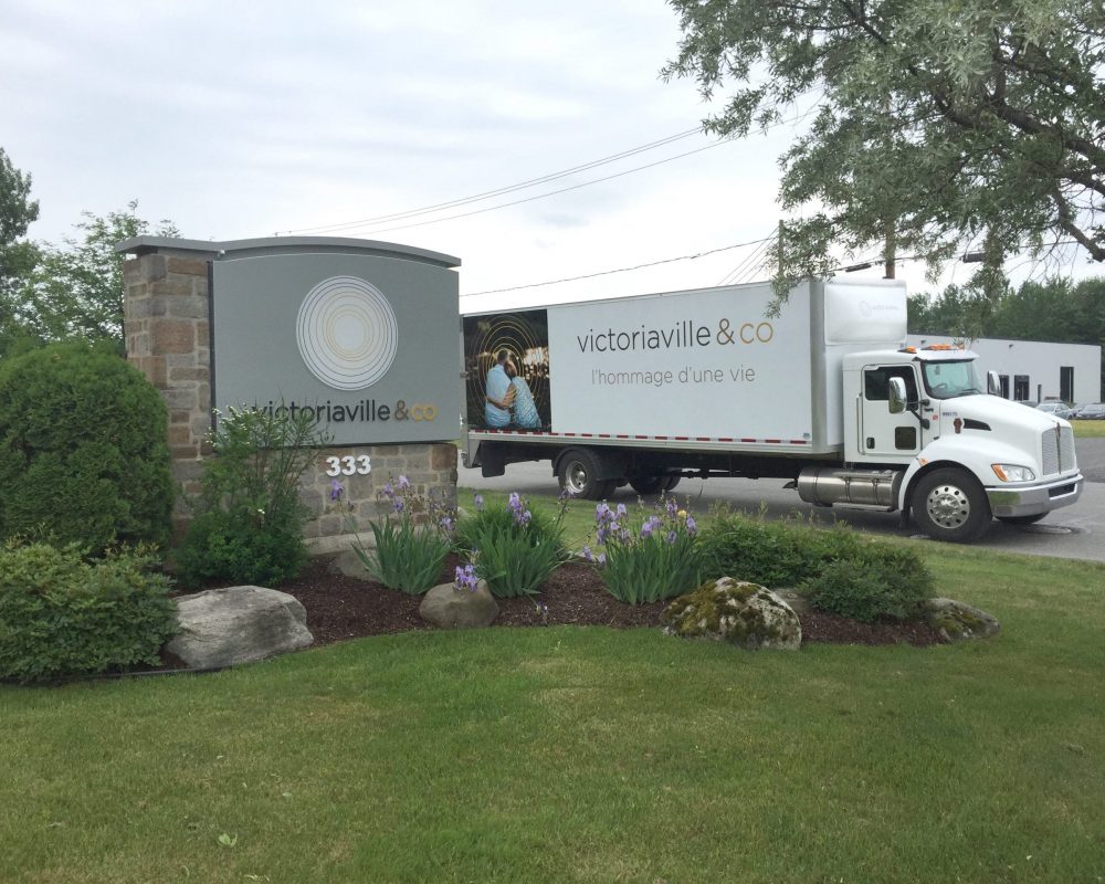 Victo_co enseigne et camion